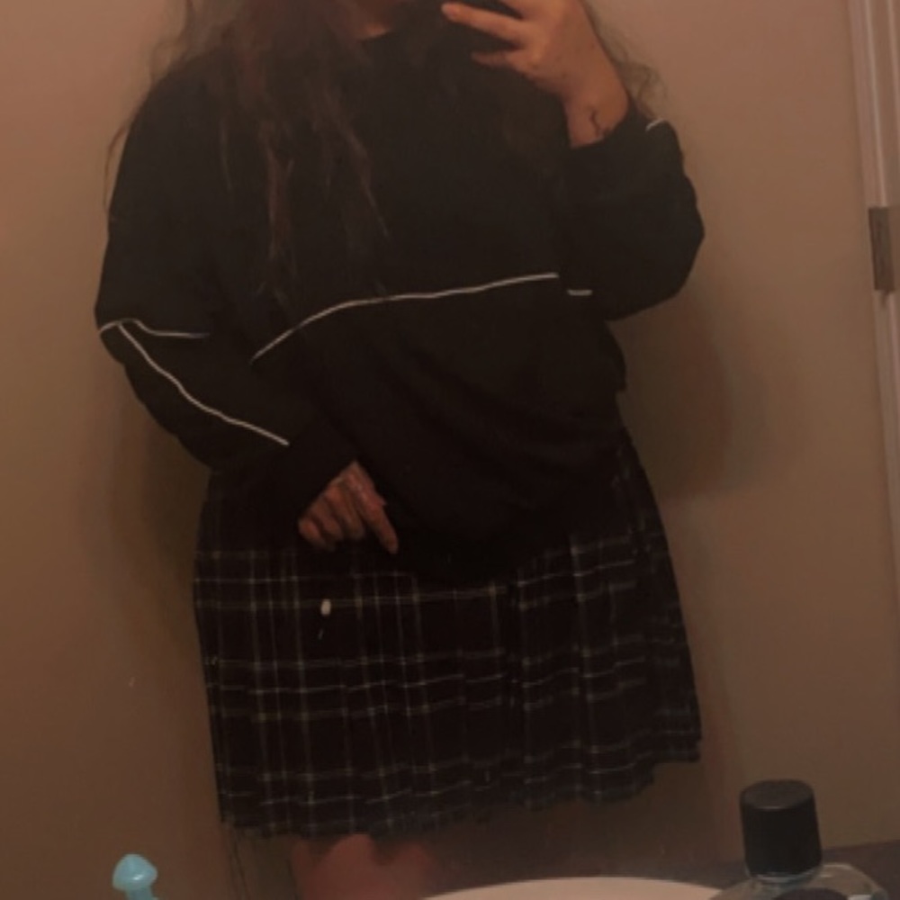 Black sweatshirt